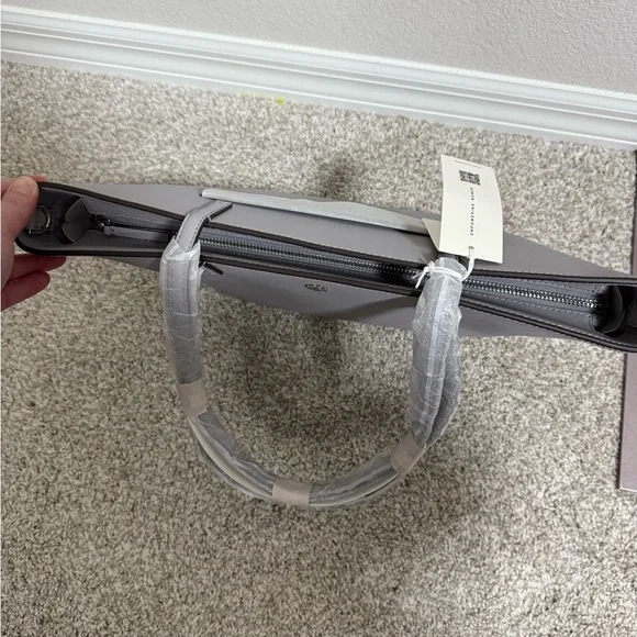 HP 3.28!! NWT Tory Burch Small Leather Tote with Crossbody Strap in Bay Gray - Picture 10 of 14